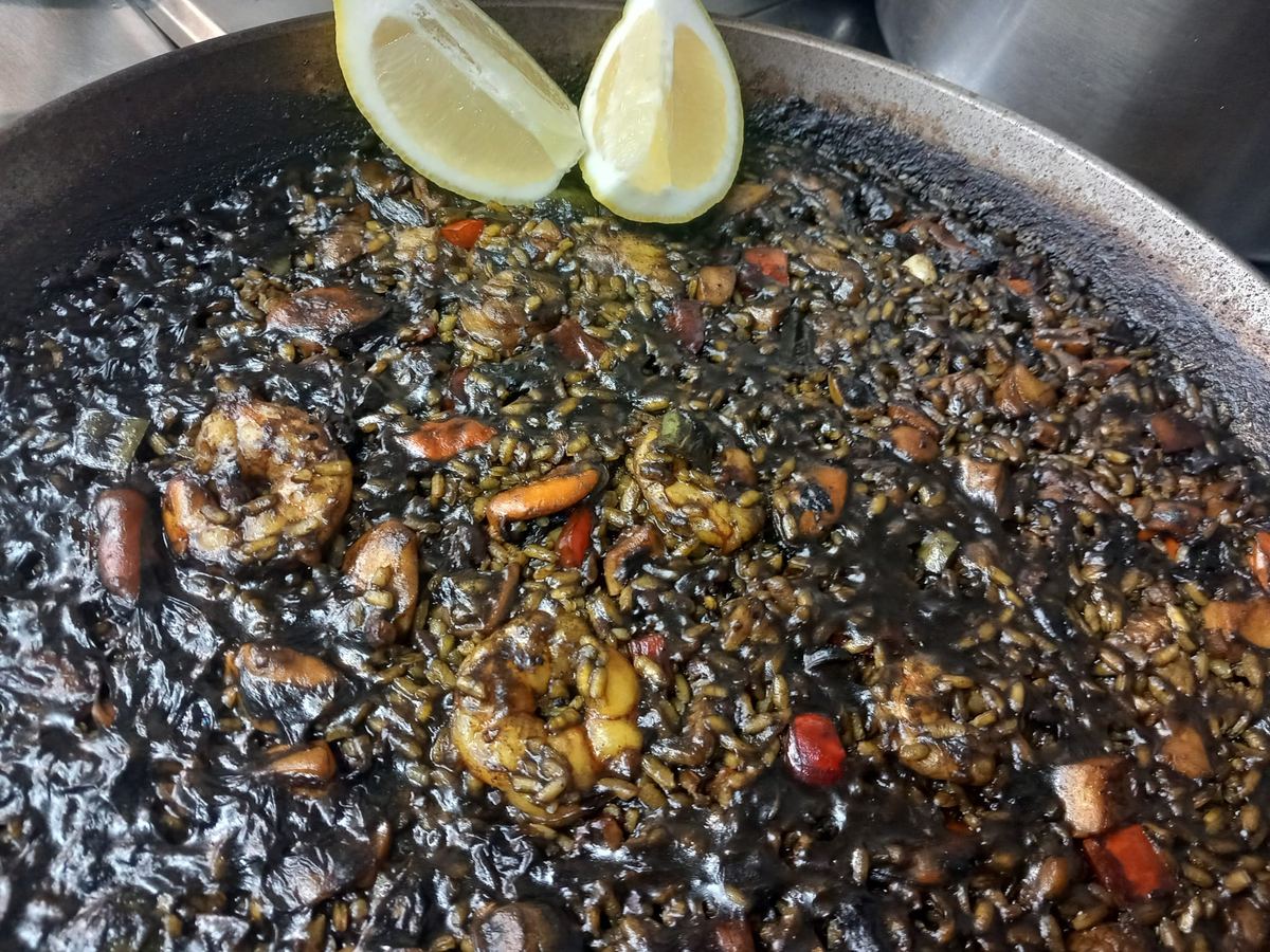 Paella Negra La Sabika